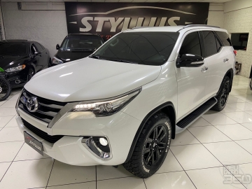 Toyota Hilux SW4 SRX 4x4 2.8 TDI 16V Dies. Aut.