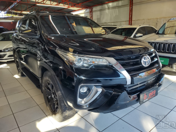Toyota Hilux SW4 4x4 2.8 Diesel